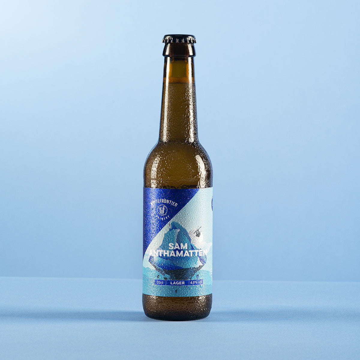 Bière Sam anthamatten sur fond bleu