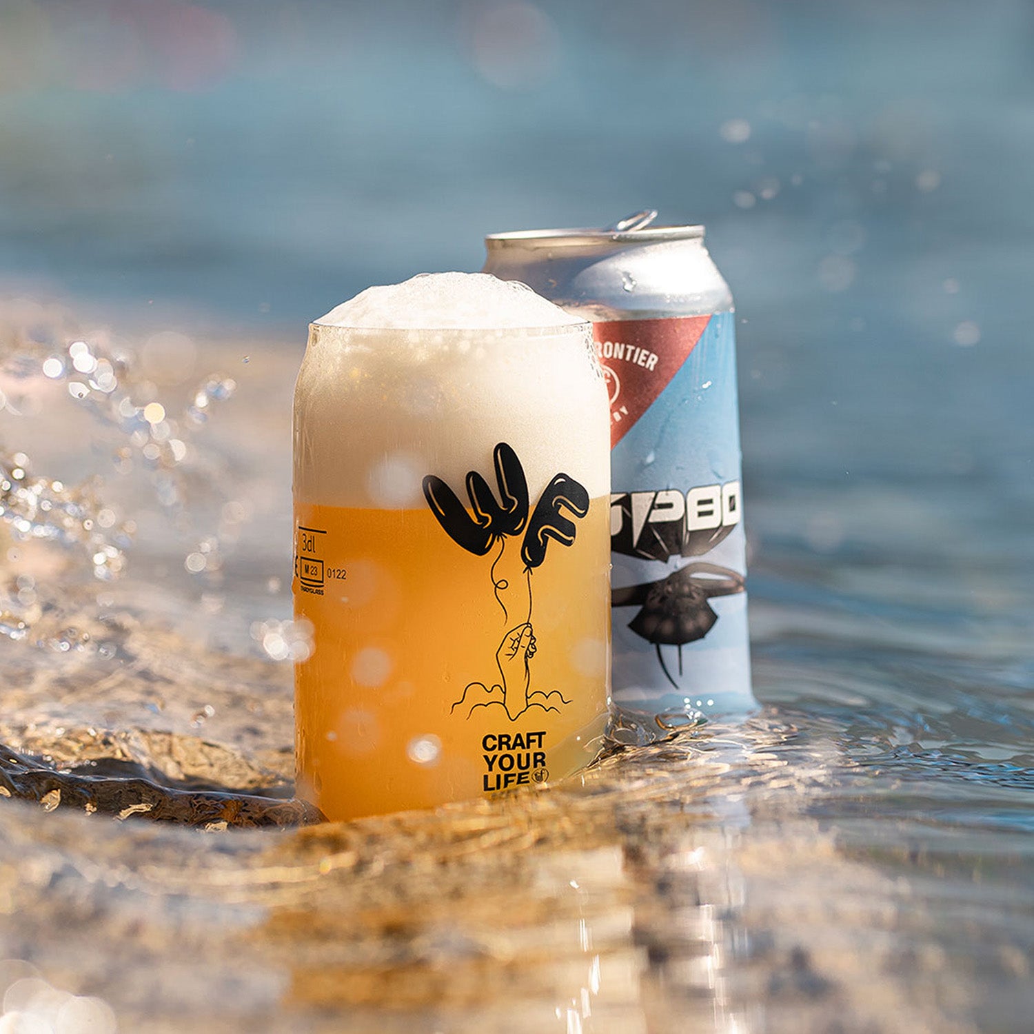 photo double ipa dans le lac léman avec verre canette