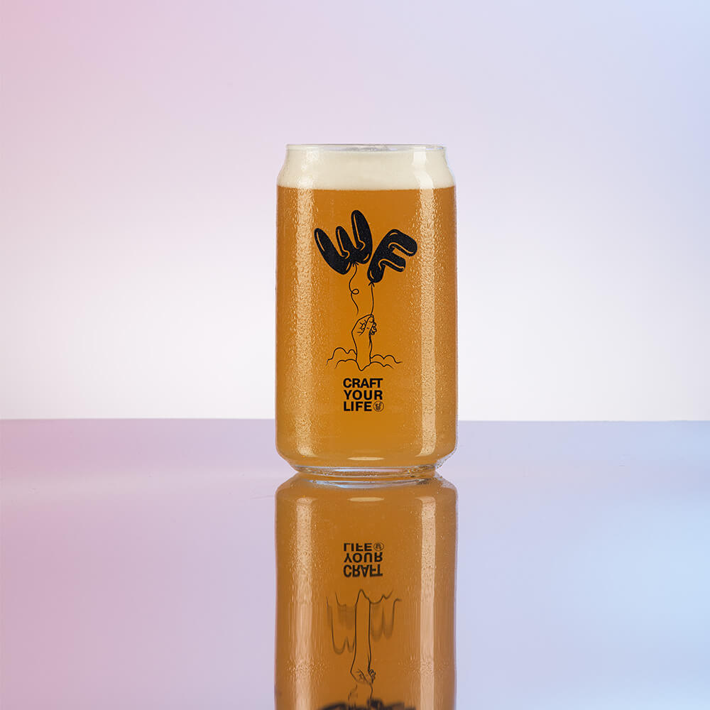 Verre canette sur miroir bière double ipa