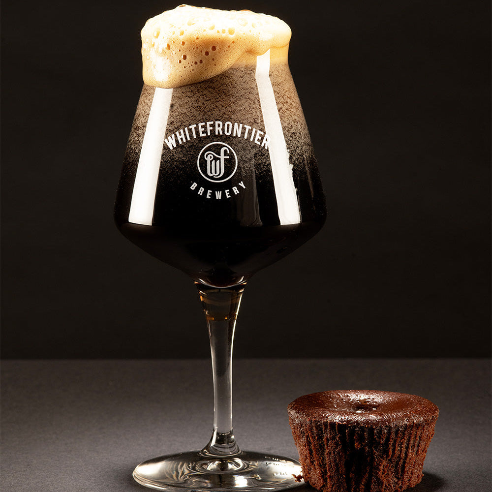 Verre teku avec biere noire et borwnie