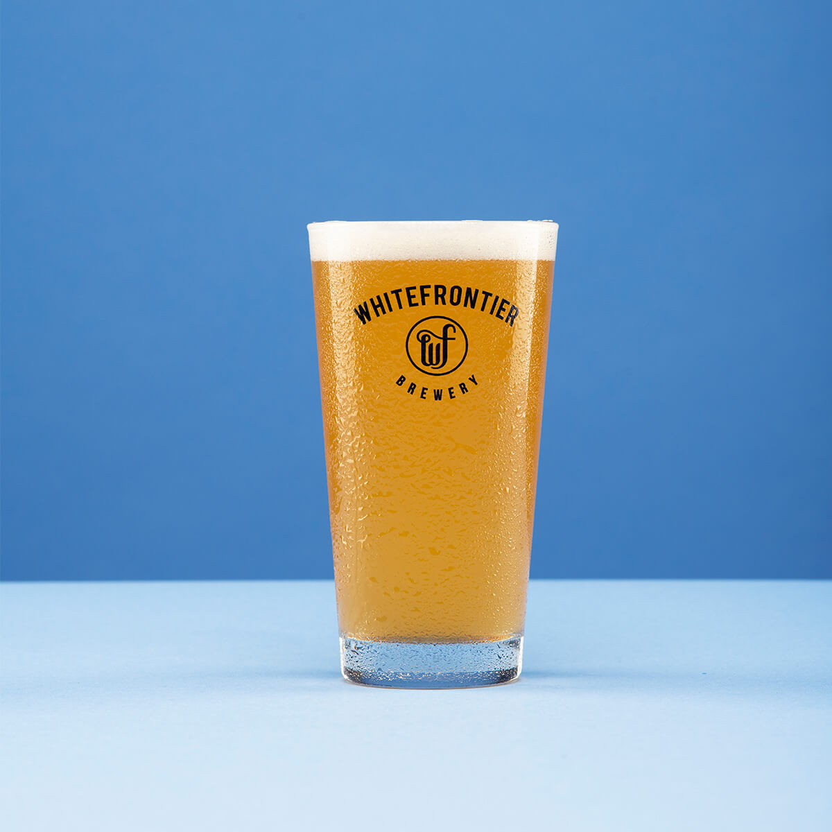 verre de bière sesriere logo serigraphie noir fond bleu