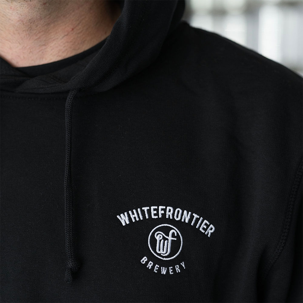 Schwarzes Kapuzensweatshirt