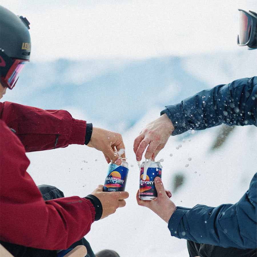Bières en canette alcool et sans alcool à la montagne