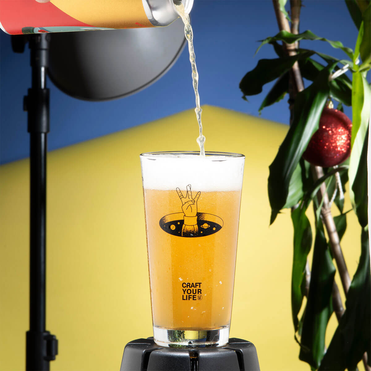 Verre de bière Singer Canette noel sous les projecteurs