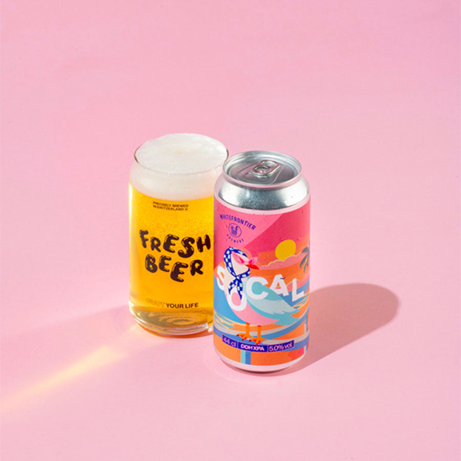 la socal avec son vert sur fond rose